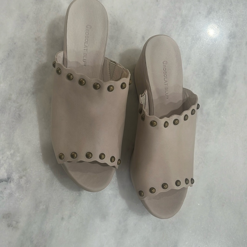 Chocolat Blu Tan Wedges